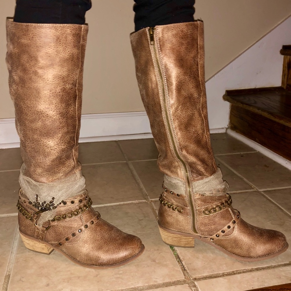 Cute Cowgirl Style Boots. EUC